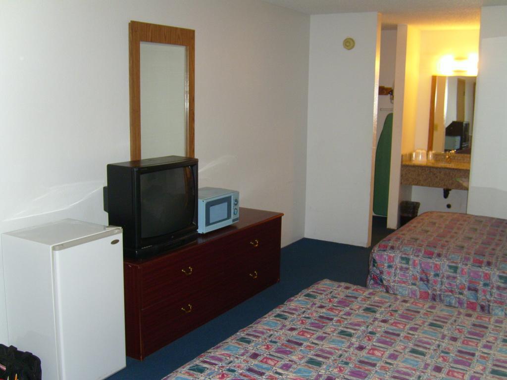 Molalla Stagecoach Inn Motel חדר תמונה
