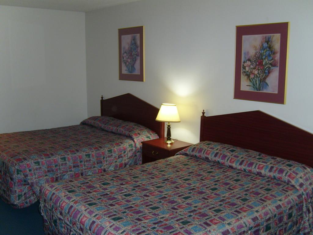 Molalla Stagecoach Inn Motel חדר תמונה