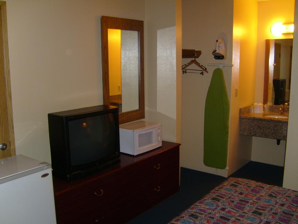 Molalla Stagecoach Inn Motel חדר תמונה