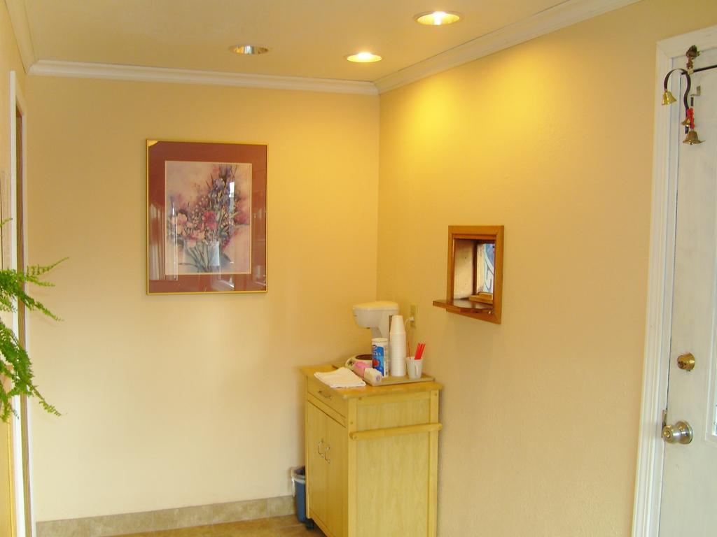 Molalla Stagecoach Inn Motel מראה חיצוני תמונה